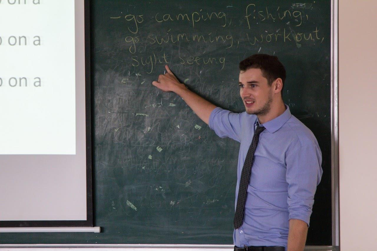 5 thầy giáo Tây siêu điển trai sẽ khiến bạn ngày nào cũng chỉ muốn tới trường - Ảnh 19. 5 thầy giáo Tây siêu điển trai sẽ khiến bạn ngày nào cũng chỉ muốn tới trường - Ảnh 19.