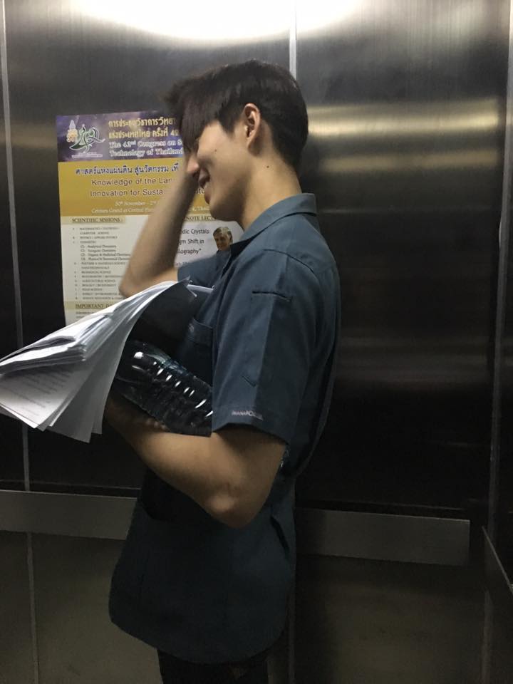 Từ tấm hình chụp lén, chàng trai Thái Lan đã được cư dân mạng truy lùng nhiều nhất ngày - Ảnh 2. Từ tấm hình chụp lén, chàng trai Thái Lan đã được cư dân mạng truy lùng nhiều nhất ngày - Ảnh 2.