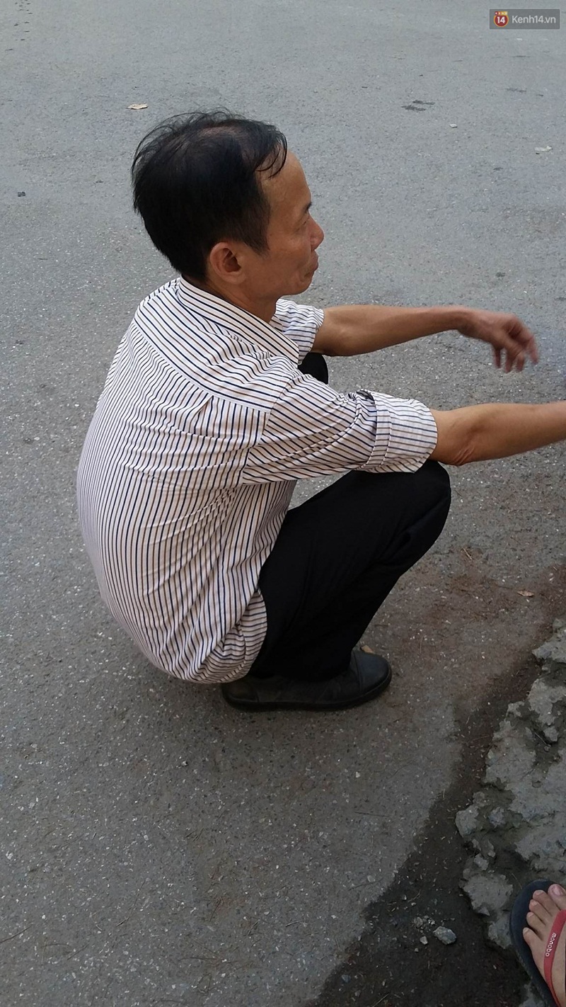 Xe chở tôn trôi tuột trên cầu Mai Lĩnh, người phụ nữ ngồi chờ xe buýt bị cứa cổ tử vong - Ảnh 2. Xe chở tôn trôi tuột trên cầu Mai Lĩnh, người phụ nữ ngồi chờ xe buýt bị cứa cổ tử vong - Ảnh 2.