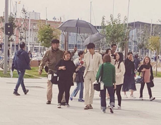 Lee Min Ho lôi xềnh xệch mợ Chảnh Jeon Ji Hyun giữa phố - Ảnh 5. Lee Min Ho lôi xềnh xệch mợ Chảnh Jeon Ji Hyun giữa phố - Ảnh 5.