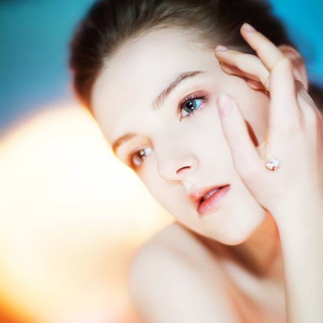 Ngỡ ngàng trước gương mặt đẹp đến thoát tục của nàng mẫu Tây đang gây sốt - Ảnh 4. Ngỡ ngàng trước gương mặt đẹp đến thoát tục của nàng mẫu Tây đang gây sốt - Ảnh 4.