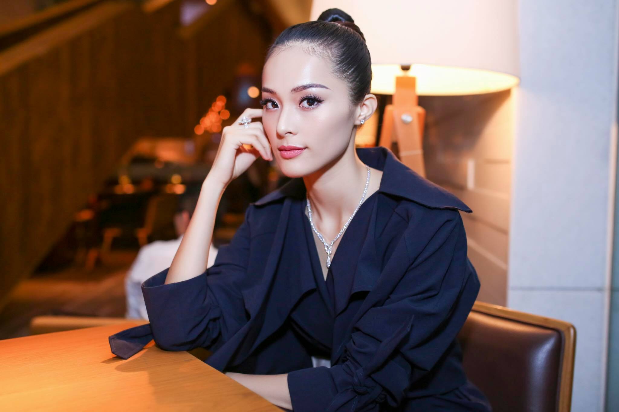 Hạ Vi phủ nhận tin đồn được Cường Đô La tặng trang sức tiền tỷ - Ảnh 2. Hạ Vi phủ nhận tin đồn được Cường Đô La tặng trang sức tiền tỷ - Ảnh 2.