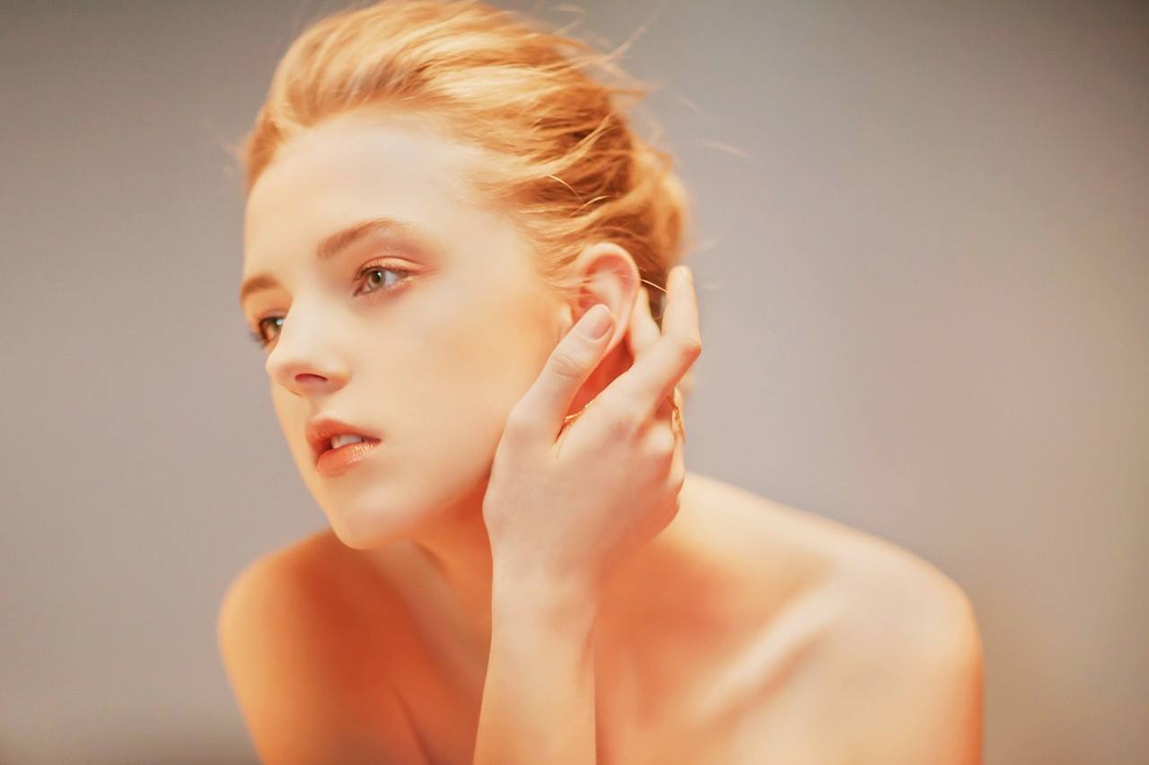 Ngỡ ngàng trước gương mặt đẹp đến thoát tục của nàng mẫu Tây đang gây sốt - Ảnh 6. Ngỡ ngàng trước gương mặt đẹp đến thoát tục của nàng mẫu Tây đang gây sốt - Ảnh 6.