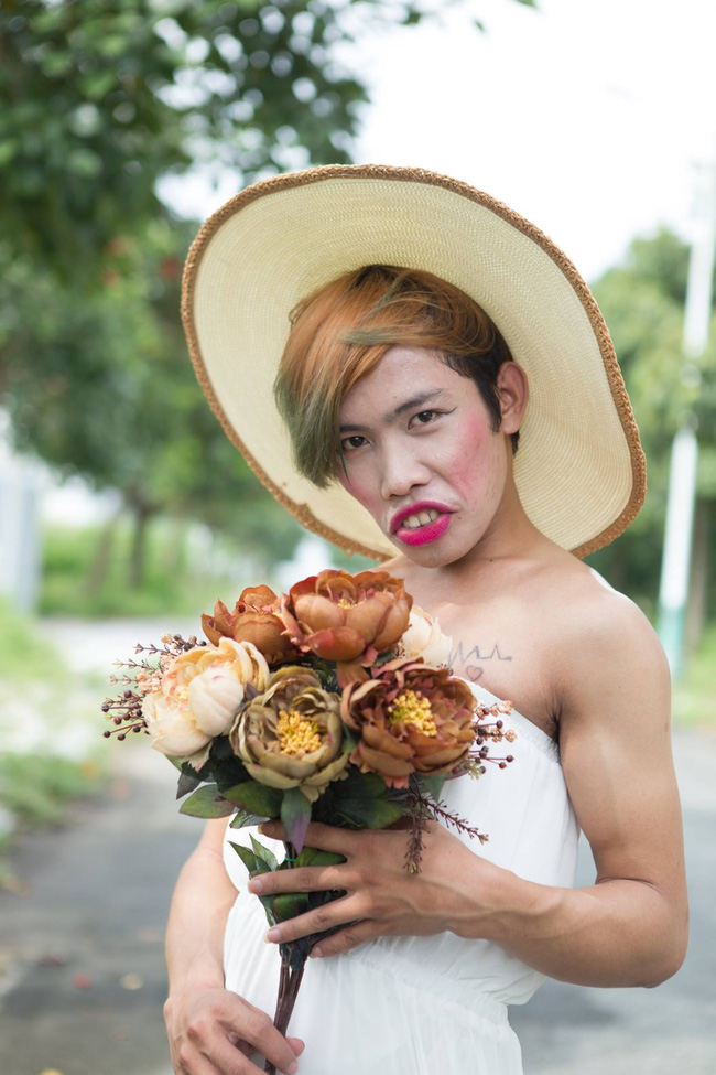 Tóc vuốt vuốt, ăn mặc chỉnh tề: Tùng Sơn đã không còn là công chúa Thủy tề ngày hôm qua! - Ảnh 2. Tóc vuốt vuốt, ăn mặc chỉnh tề: Tùng Sơn đã không còn là công chúa Thủy tề ngày hôm qua! - Ảnh 2.