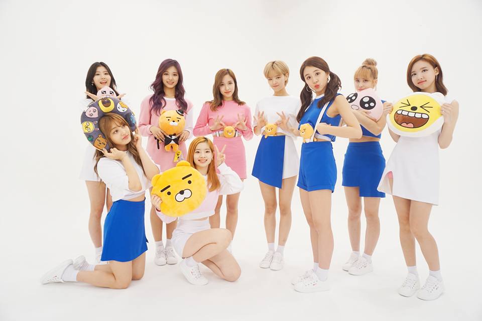 TWICE hỗn loạn đâm sầm vào nhau, Tử Du cực yêu khi nhảy Táo Bút - Ảnh 2. TWICE hỗn loạn đâm sầm vào nhau, Tử Du cực yêu khi nhảy Táo Bút - Ảnh 2.