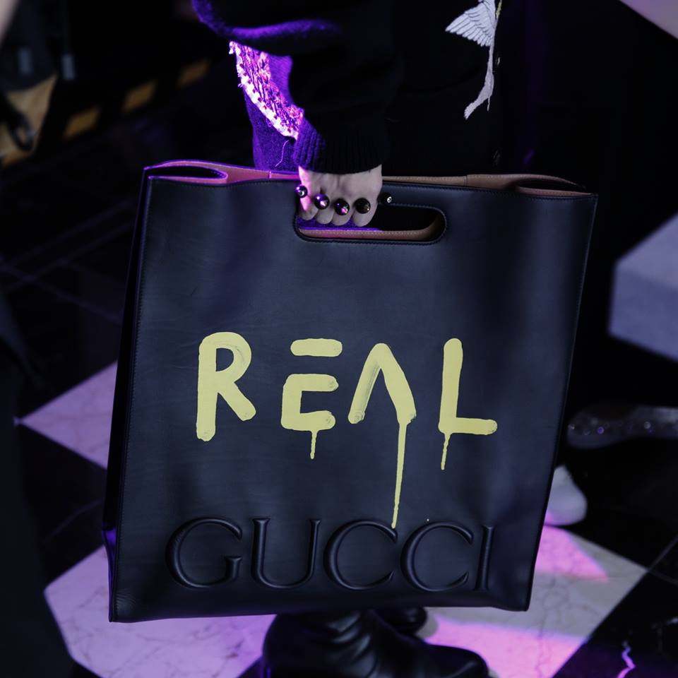 Kelbin Lei chi đến hơn 260 triệu đồng để dự Singapore Fashion Week , đụng túi hiệu với Hồ Ngọc Hà - Ảnh 9. Kelbin Lei chi đến hơn 260 triệu đồng để dự Singapore Fashion Week , đụng túi hiệu với Hồ Ngọc Hà - Ảnh 9.