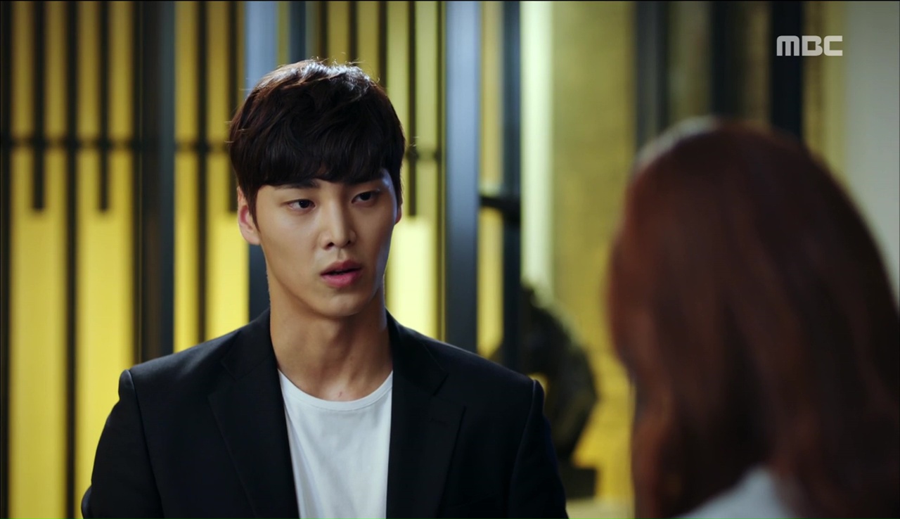 “W”: Han Hyo Joo sửng sốt khi Lee Jong Suk có trong tay quyển W số 34 - Ảnh 21. “W”: Han Hyo Joo sửng sốt khi Lee Jong Suk có trong tay quyển W số 34 - Ảnh 21.