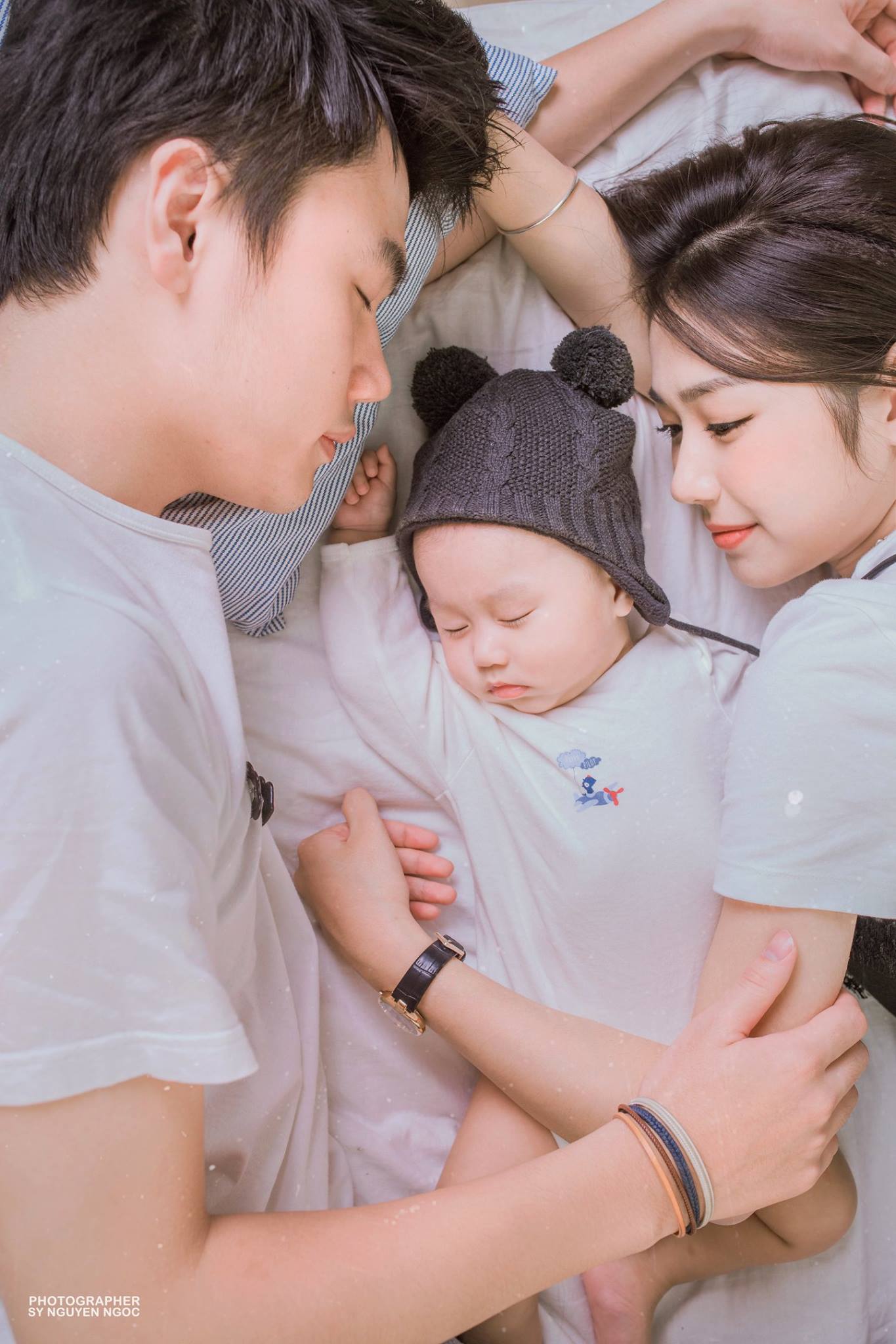 Ảnh gia đình siêu đáng yêu của cặp đôi ai cũng thích Trang Lou - Tùng Sơn - Ảnh 11. Ảnh gia đình siêu đáng yêu của cặp đôi ai cũng thích Trang Lou - Tùng Sơn - Ảnh 11.