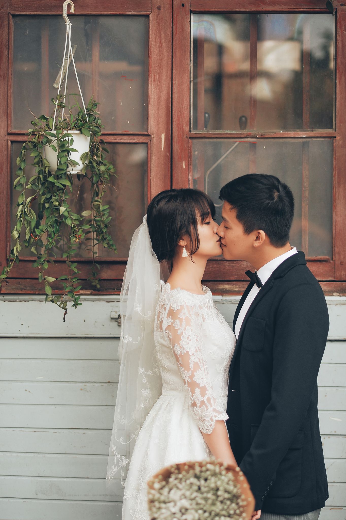 Trọn bộ ảnh cưới giản dị nhưng ngập tràn hạnh phúc của MC Trần Ngọc và 9x xinh đẹp - Ảnh 18. Trọn bộ ảnh cưới giản dị nhưng ngập tràn hạnh phúc của MC Trần Ngọc và 9x xinh đẹp - Ảnh 18.