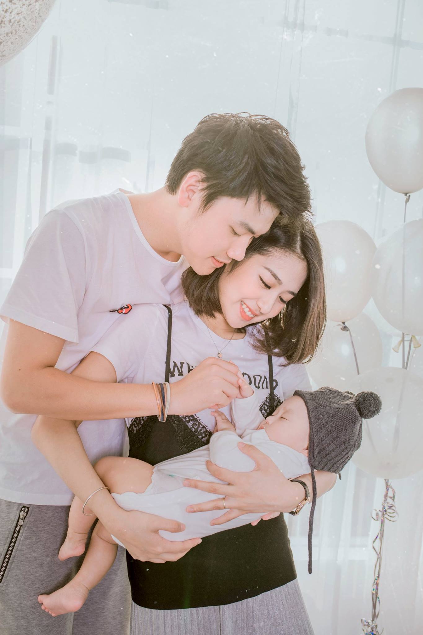 Ảnh gia đình siêu đáng yêu của cặp đôi ai cũng thích Trang Lou - Tùng Sơn - Ảnh 9. Ảnh gia đình siêu đáng yêu của cặp đôi ai cũng thích Trang Lou - Tùng Sơn - Ảnh 9.