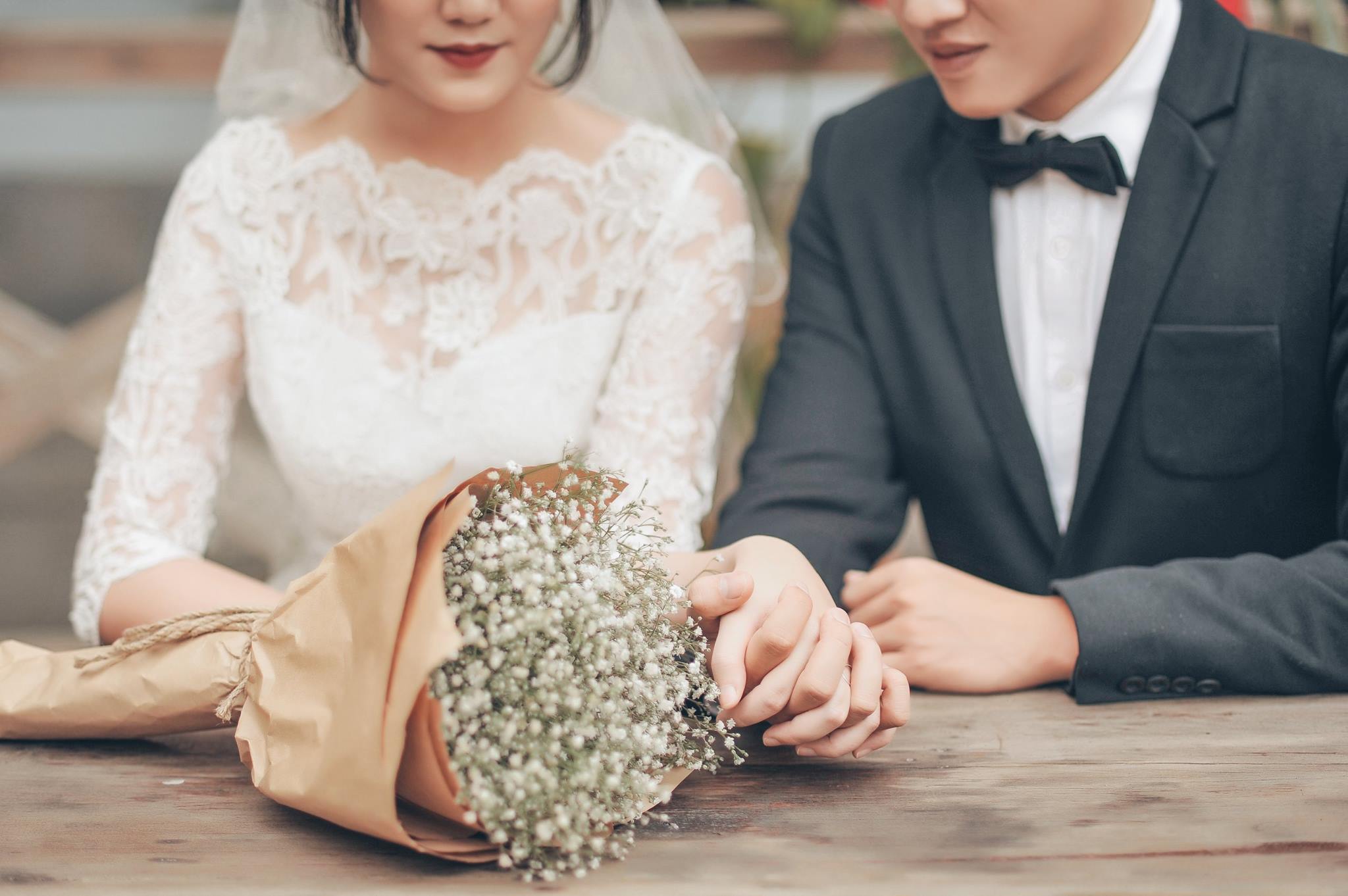 Trọn bộ ảnh cưới giản dị nhưng ngập tràn hạnh phúc của MC Trần Ngọc và 9x xinh đẹp - Ảnh 19. Trọn bộ ảnh cưới giản dị nhưng ngập tràn hạnh phúc của MC Trần Ngọc và 9x xinh đẹp - Ảnh 19.