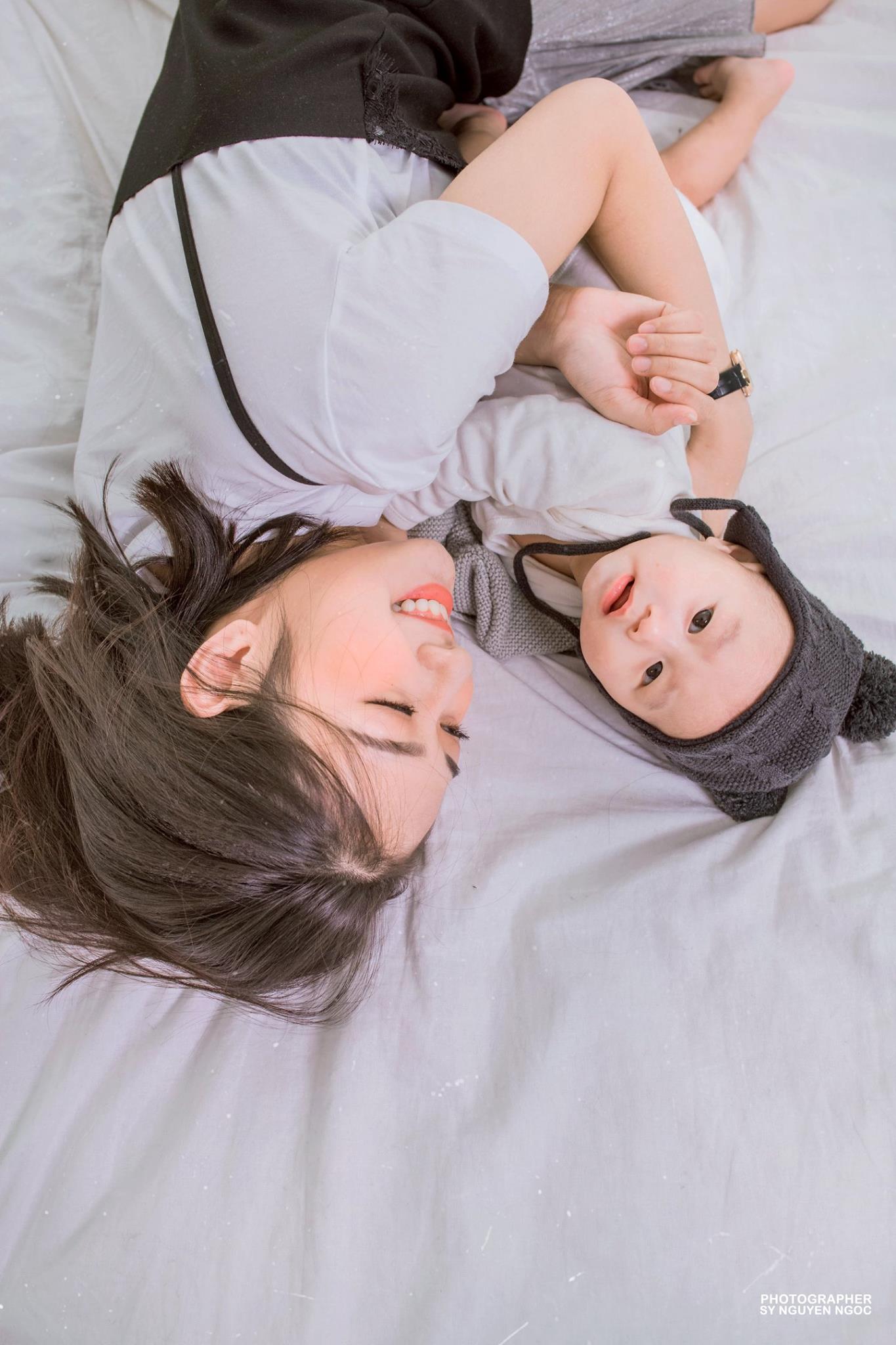 Ảnh gia đình siêu đáng yêu của cặp đôi ai cũng thích Trang Lou - Tùng Sơn - Ảnh 7. Ảnh gia đình siêu đáng yêu của cặp đôi ai cũng thích Trang Lou - Tùng Sơn - Ảnh 7.