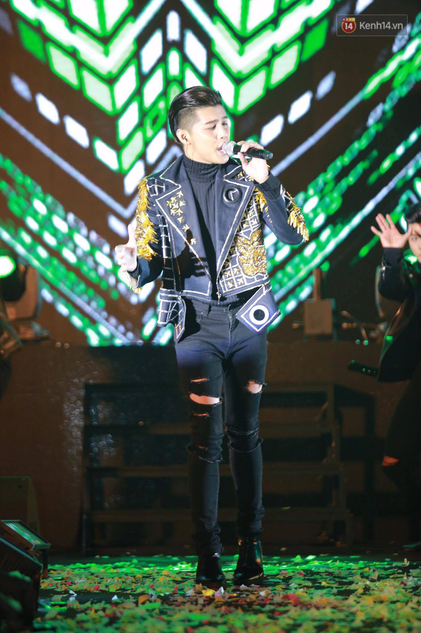 Hồ Ngọc Hà, Noo Phước Thịnh đốt cháy sân khấu Hà Nội ngày cuối năm - Ảnh 4. Hồ Ngọc Hà, Noo Phước Thịnh đốt cháy sân khấu Hà Nội ngày cuối năm - Ảnh 4.