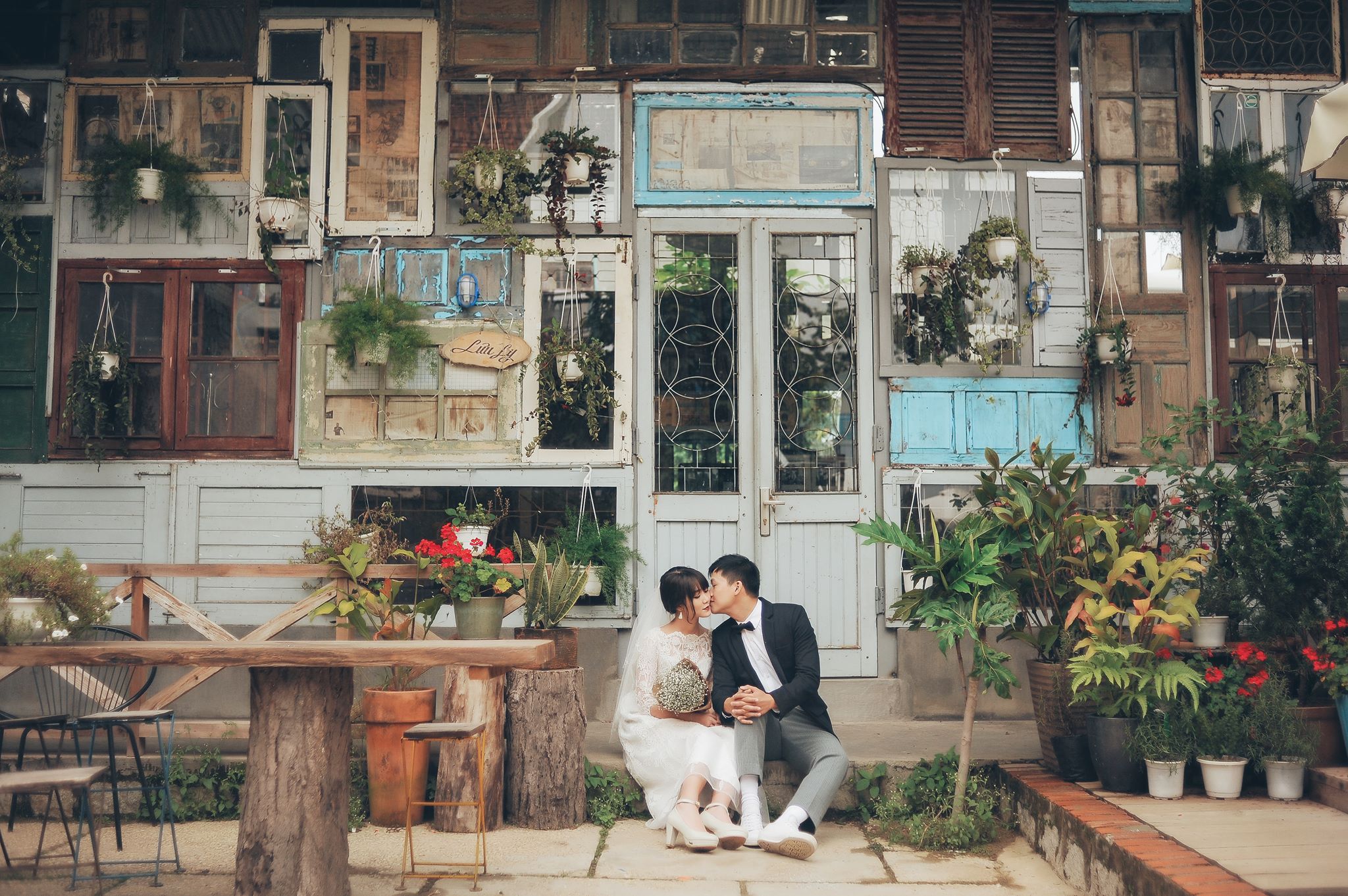 Trọn bộ ảnh cưới giản dị nhưng ngập tràn hạnh phúc của MC Trần Ngọc và 9x xinh đẹp - Ảnh 11. Trọn bộ ảnh cưới giản dị nhưng ngập tràn hạnh phúc của MC Trần Ngọc và 9x xinh đẹp - Ảnh 11.