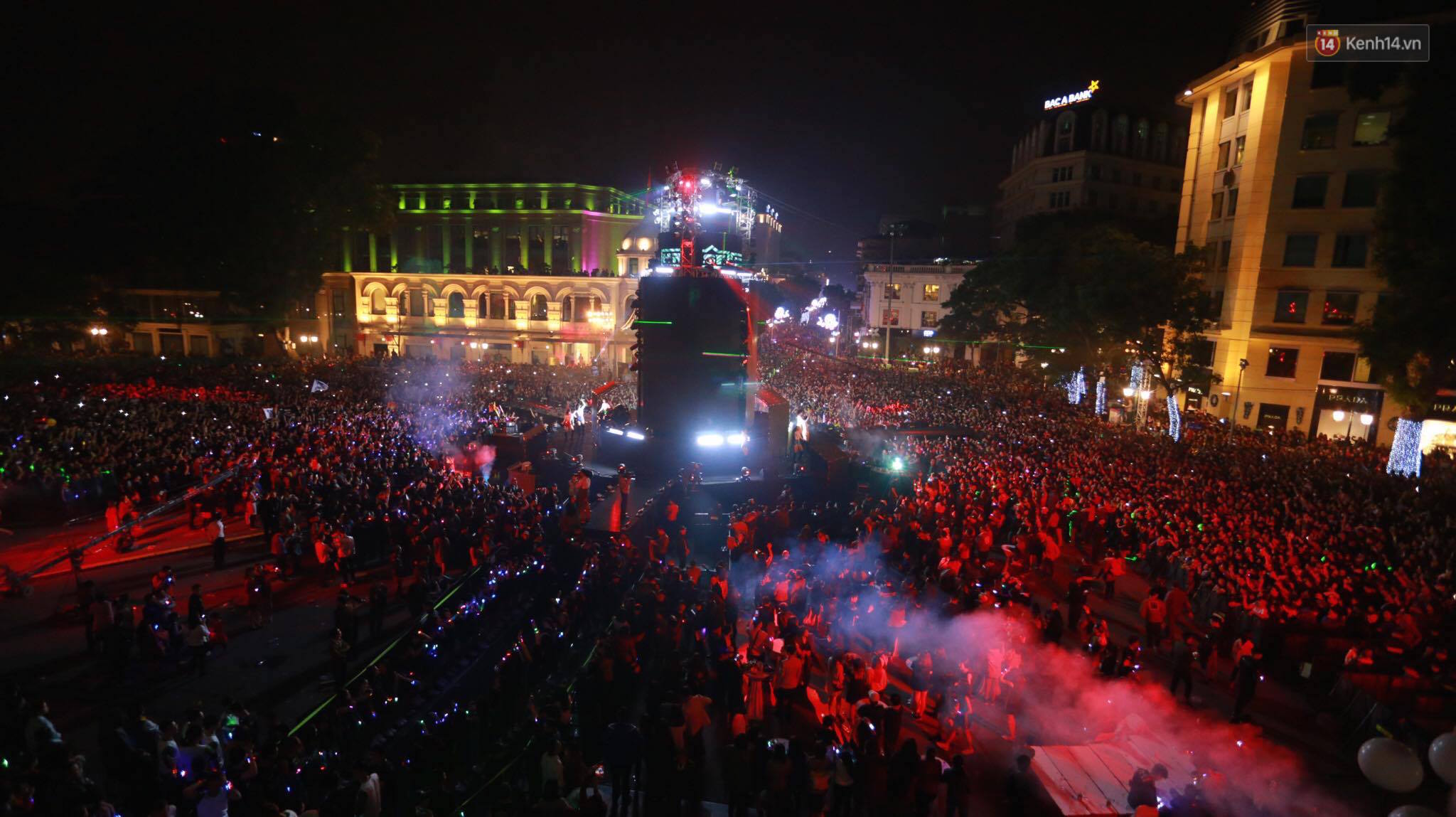 Hồ Ngọc Hà, Noo Phước Thịnh đốt cháy sân khấu Hà Nội ngày cuối năm - Ảnh 8. Hồ Ngọc Hà, Noo Phước Thịnh đốt cháy sân khấu Hà Nội ngày cuối năm - Ảnh 8.