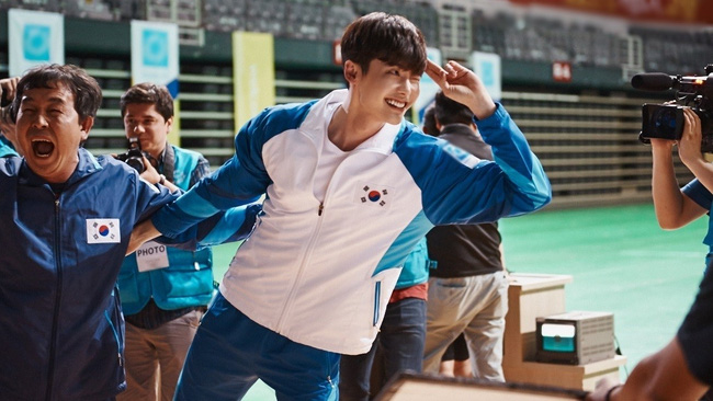 “W” - Chuyện như đùa: Lee Jong Suk thò tay khỏi màn hình, kéo Han Hyo Joo vào máy tính - Ảnh 22. “W” - Chuyện như đùa: Lee Jong Suk thò tay khỏi màn hình, kéo Han Hyo Joo vào máy tính - Ảnh 22.