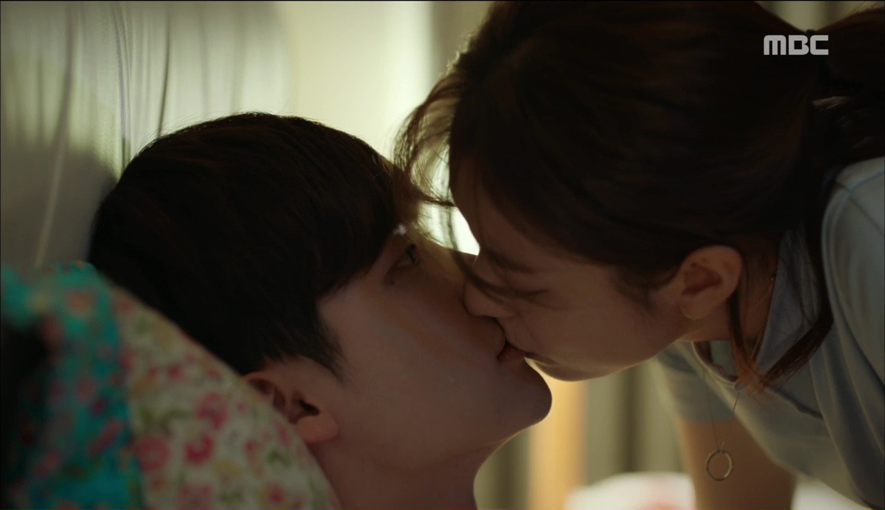 “W”: Từ cuộc đời vạn người mê, Lee Jong Suk và Han Hyo Joo giờ đây không khác gì ăn mày - Ảnh 20. “W”: Từ cuộc đời vạn người mê, Lee Jong Suk và Han Hyo Joo giờ đây không khác gì ăn mày - Ảnh 20.