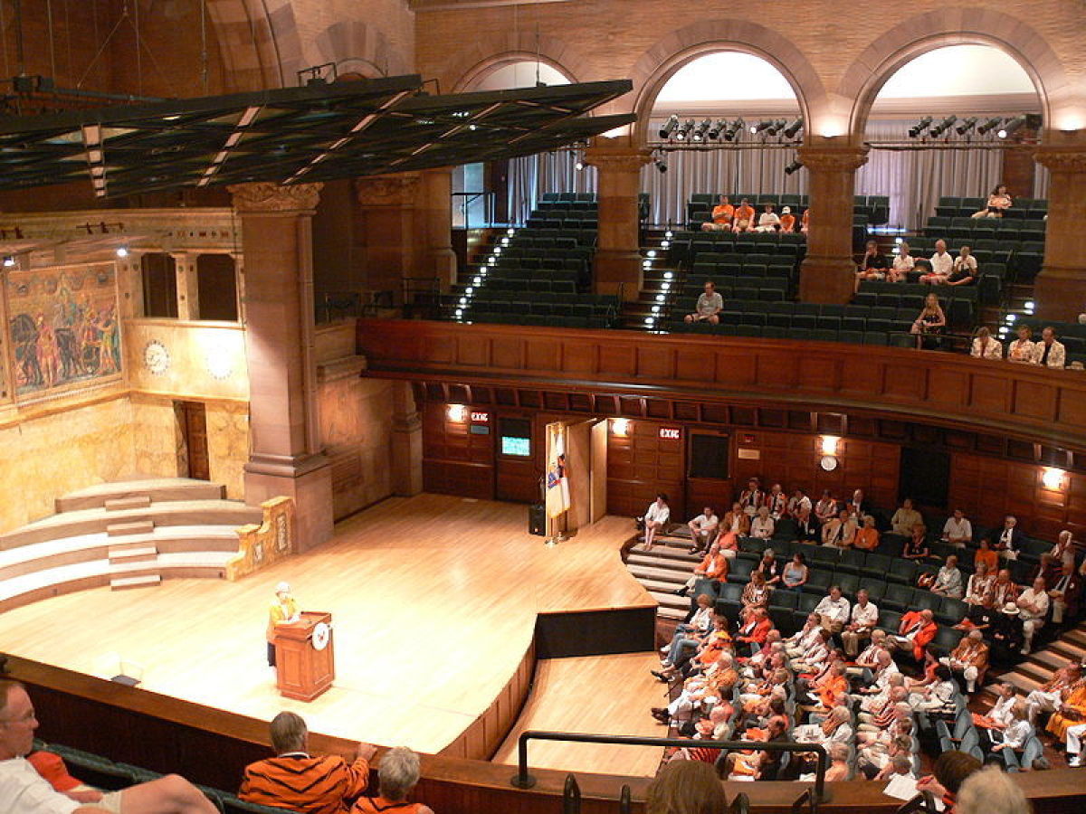 6 lợi ích rất thực tế mà một tấm bằng đại học mang lại cho bạn - Ảnh 1. 6 lợi ích rất thực tế mà một tấm bằng đại học mang lại cho bạn - Ảnh 1.