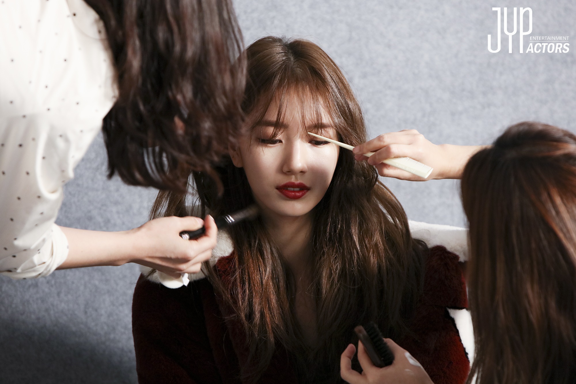 Suzy đẹp rạng ngời, lấp ló vòng một nảy nở trong loạt hình hậu trường chụp tạp chí - Ảnh 2. Suzy đẹp rạng ngời, lấp ló vòng một nảy nở trong loạt hình hậu trường chụp tạp chí - Ảnh 2.