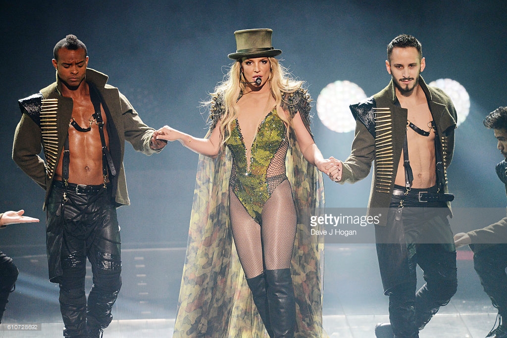 Fan tá hỏa vì gương mặt phờ phạc của Britney sau show diễn 90 phút - Ảnh 5. Fan tá hỏa vì gương mặt phờ phạc của Britney sau show diễn 90 phút - Ảnh 5.