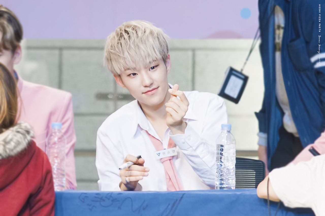 Những nam thần tượng có sức hút kỳ lạ khiến fan tự nhiên cũng đổ - Ảnh 36. Những nam thần tượng có sức hút kỳ lạ khiến fan tự nhiên cũng đổ - Ảnh 36.