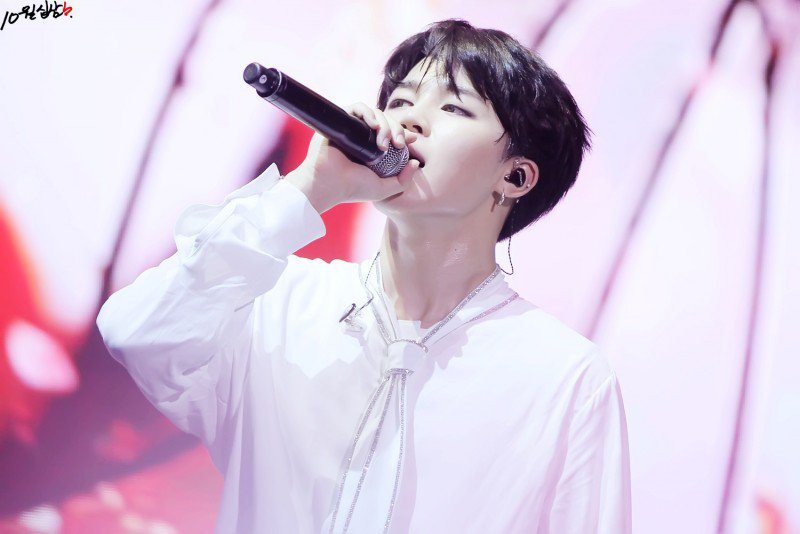 Những nam thần tượng có sức hút kỳ lạ khiến fan tự nhiên cũng đổ - Ảnh 27. Những nam thần tượng có sức hút kỳ lạ khiến fan tự nhiên cũng đổ - Ảnh 27.