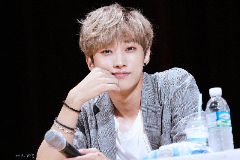 Những nam thần tượng có sức hút kỳ lạ khiến fan tự nhiên cũng đổ - Ảnh 16. Những nam thần tượng có sức hút kỳ lạ khiến fan tự nhiên cũng đổ - Ảnh 16.