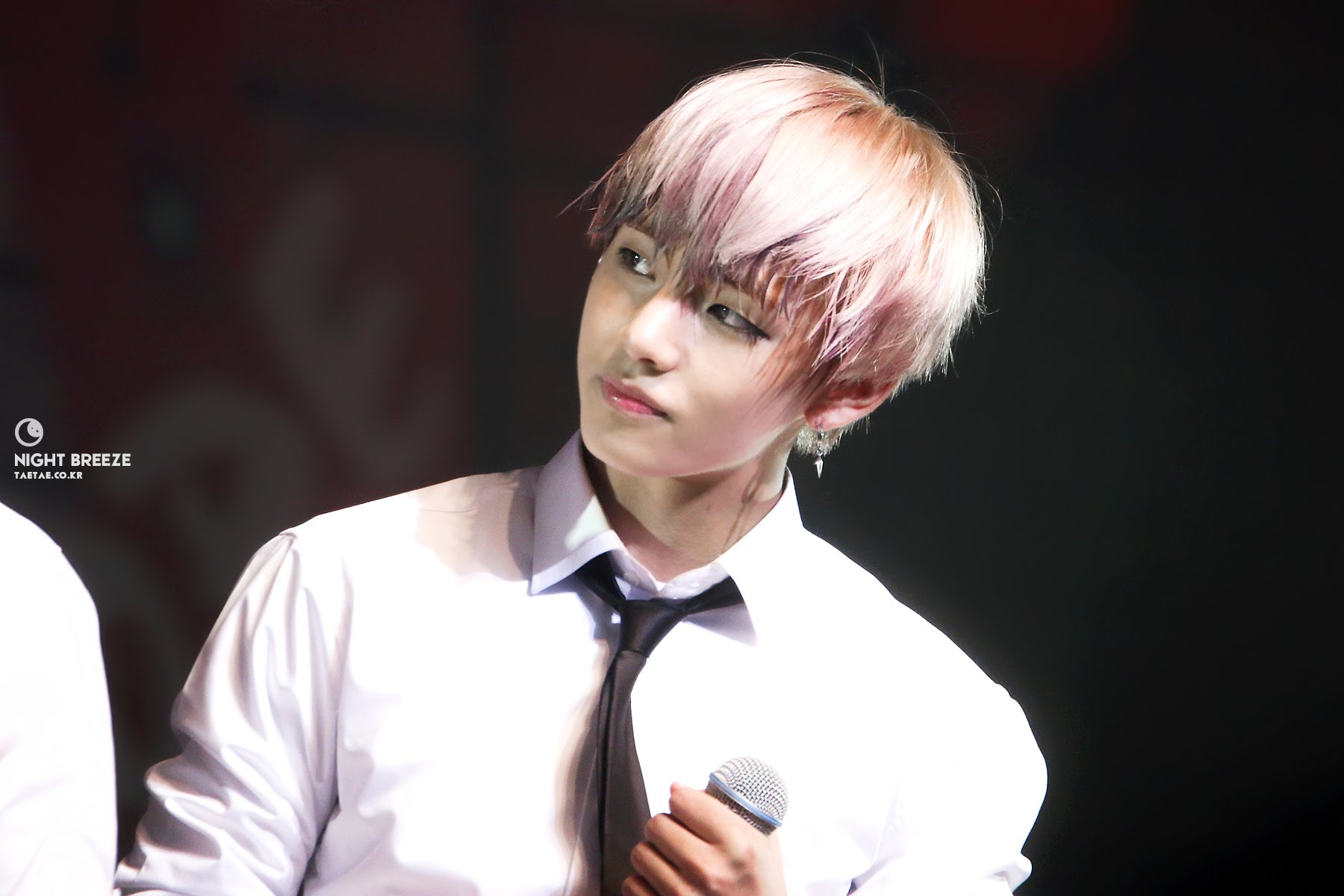 Những nam thần tượng có sức hút kỳ lạ khiến fan tự nhiên cũng đổ - Ảnh 24. Những nam thần tượng có sức hút kỳ lạ khiến fan tự nhiên cũng đổ - Ảnh 24.