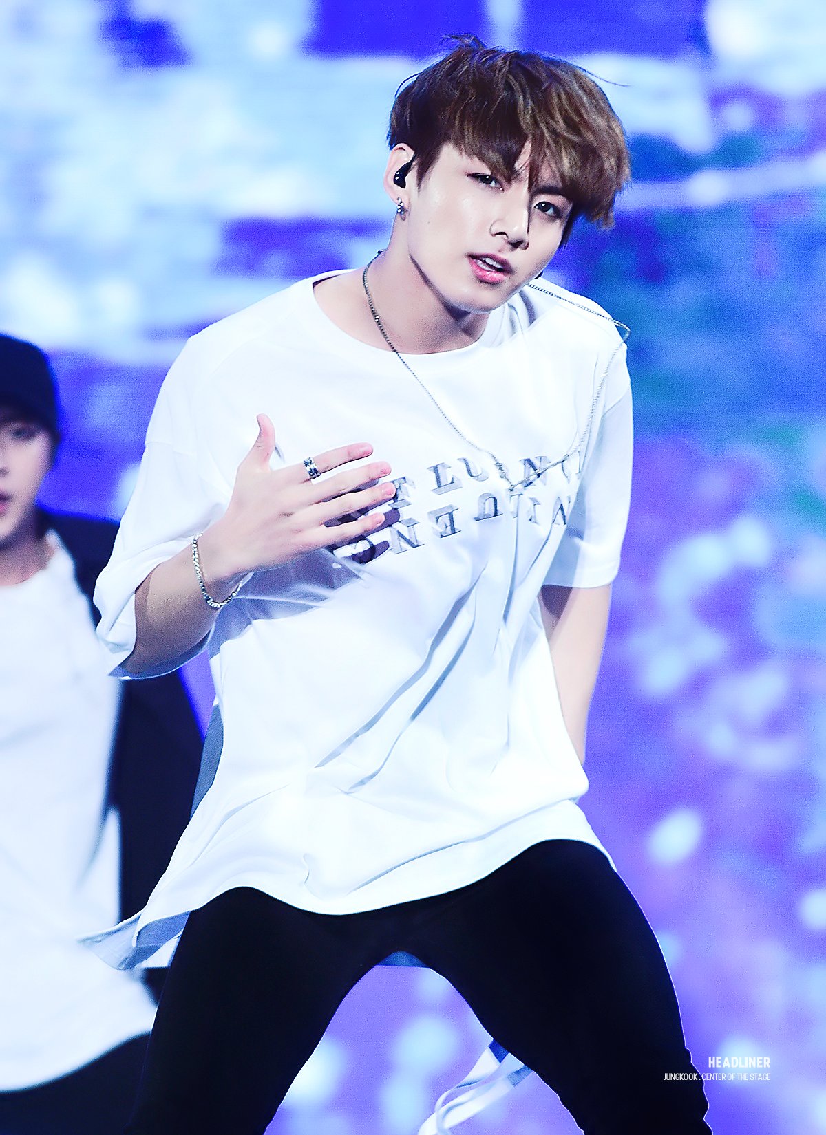 Không hát khỏe nhưng những idol này vẫn khiến fan mê giọng của mình như điếu đổ! - Ảnh 1. Không hát khỏe nhưng những idol này vẫn khiến fan mê giọng của mình như điếu đổ! - Ảnh 1.