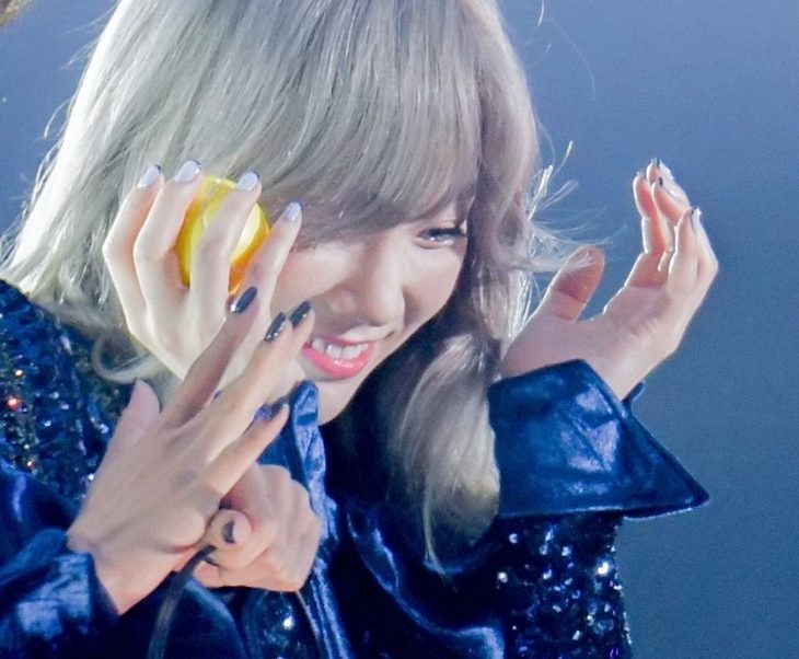 Taeyeon (SNSD) siêu đáng yêu khi bị giật mình vì pháo hoa - Ảnh 1. Taeyeon (SNSD) siêu đáng yêu khi bị giật mình vì pháo hoa - Ảnh 1.