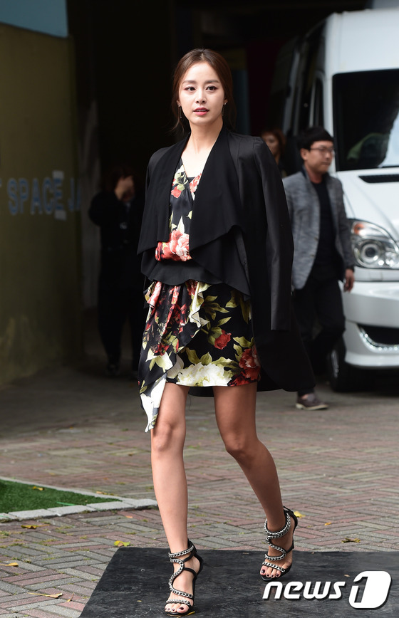 Lâu lắm mới thấy hai ngọc nữ Hàn Kim Tae Hee và Han Ji Min đọ sắc như thế này ở sự kiện - Ảnh 4. Lâu lắm mới thấy hai ngọc nữ Hàn Kim Tae Hee và Han Ji Min đọ sắc như thế này ở sự kiện - Ảnh 4.