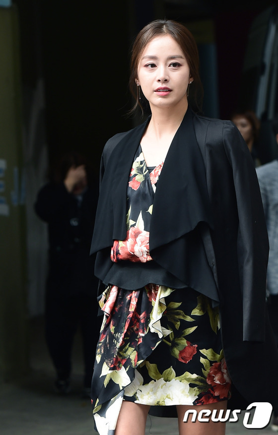 Lâu lắm mới thấy hai ngọc nữ Hàn Kim Tae Hee và Han Ji Min đọ sắc như thế này ở sự kiện - Ảnh 5. Lâu lắm mới thấy hai ngọc nữ Hàn Kim Tae Hee và Han Ji Min đọ sắc như thế này ở sự kiện - Ảnh 5.