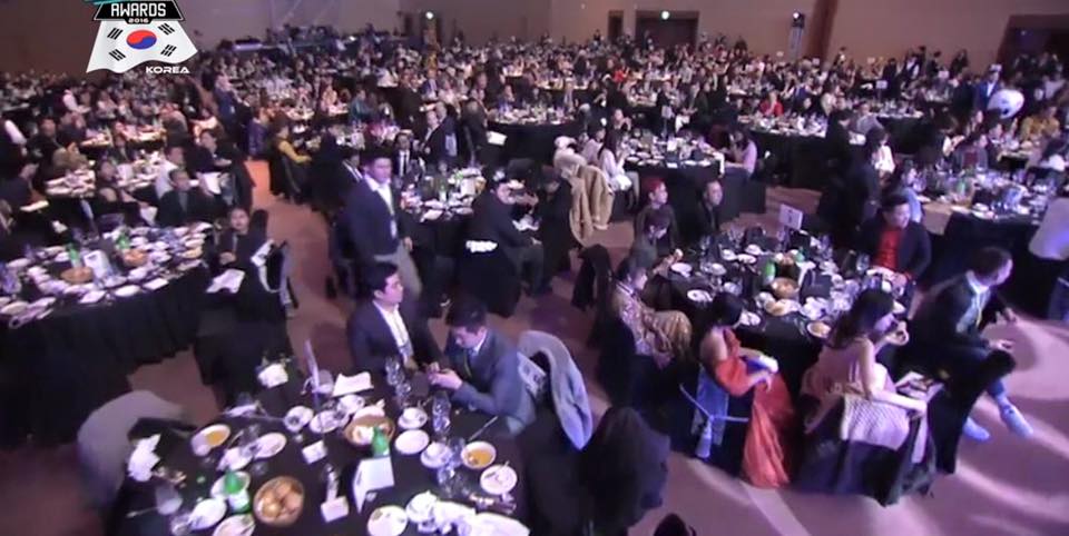 Phản ứng một trời một vực của khán giả khi idol khác và SNSD biểu diễn - Ảnh 6. Phản ứng một trời một vực của khán giả khi idol khác và SNSD biểu diễn - Ảnh 6.