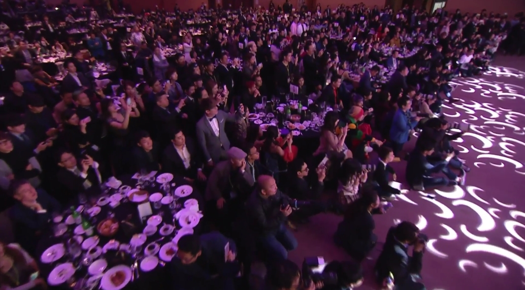 Phản ứng một trời một vực của khán giả khi idol khác và SNSD biểu diễn - Ảnh 7. Phản ứng một trời một vực của khán giả khi idol khác và SNSD biểu diễn - Ảnh 7.