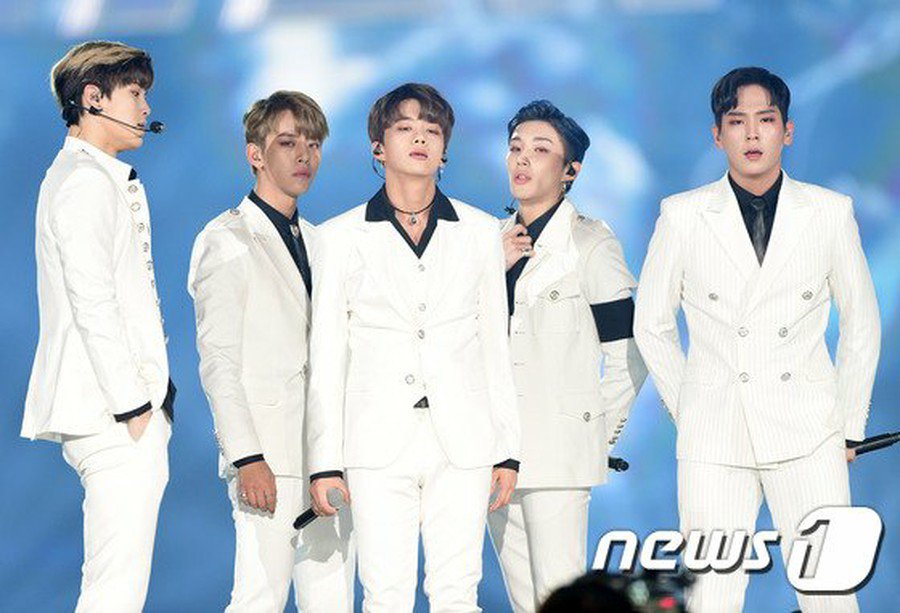 Chiêm ngưỡng những hình ảnh cực đẹp của dàn idolgroup trên sân khấu 2016 Super Seoul Dream Concert - Ảnh 39. Chiêm ngưỡng những hình ảnh cực đẹp của dàn idolgroup trên sân khấu 2016 Super Seoul Dream Concert - Ảnh 39.