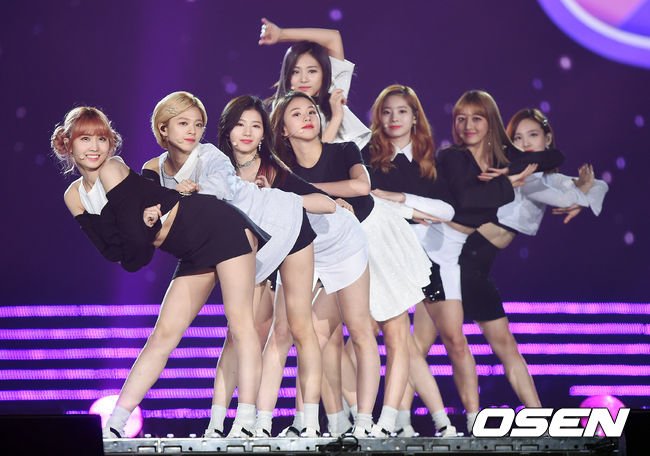 Chiêm ngưỡng những hình ảnh cực đẹp của dàn idolgroup trên sân khấu 2016 Super Seoul Dream Concert - Ảnh 8. Chiêm ngưỡng những hình ảnh cực đẹp của dàn idolgroup trên sân khấu 2016 Super Seoul Dream Concert - Ảnh 8.