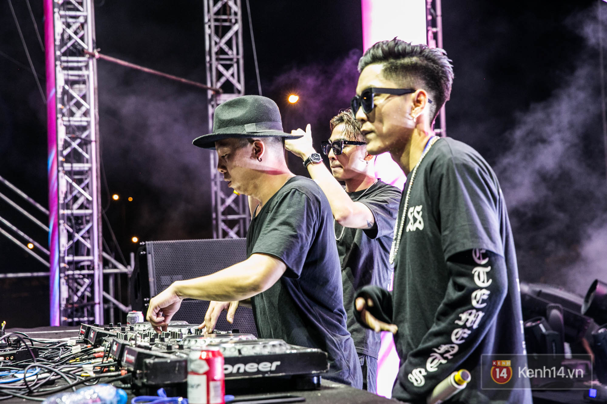 DJ Afrojack cùng dàn nghệ sĩ Việt khuấy động hàng nghìn khán giả trong đêm nhạc EDM - Ảnh 15. DJ Afrojack cùng dàn nghệ sĩ Việt khuấy động hàng nghìn khán giả trong đêm nhạc EDM - Ảnh 15.
