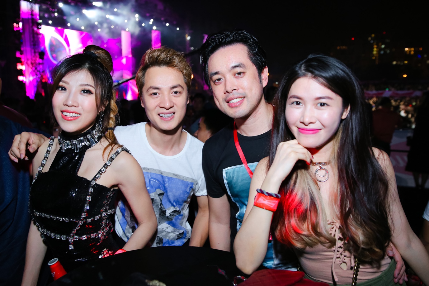 DJ Afrojack cùng dàn nghệ sĩ Việt khuấy động hàng nghìn khán giả trong đêm nhạc EDM - Ảnh 17. DJ Afrojack cùng dàn nghệ sĩ Việt khuấy động hàng nghìn khán giả trong đêm nhạc EDM - Ảnh 17.