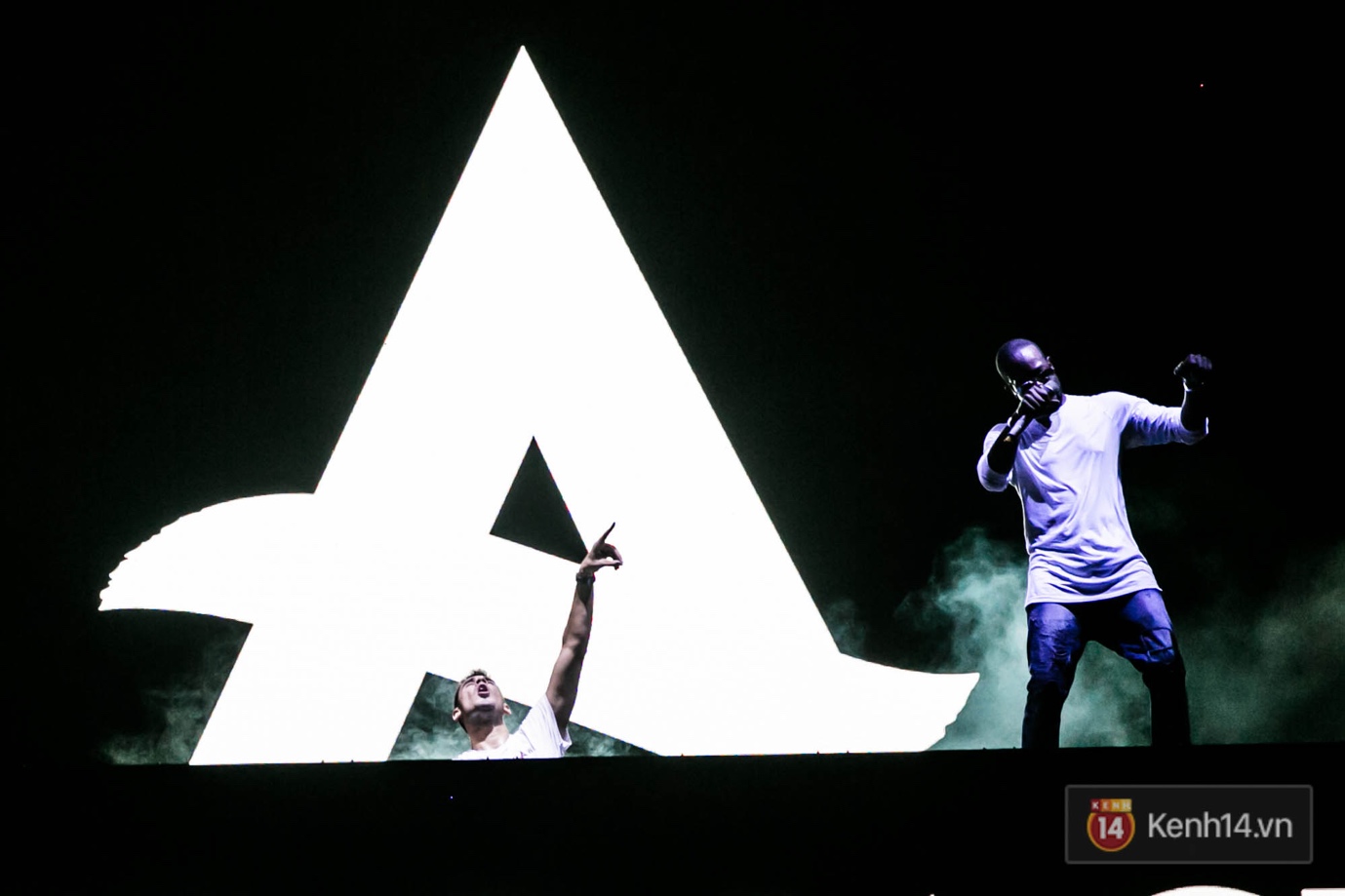 DJ Afrojack cùng dàn nghệ sĩ Việt khuấy động hàng nghìn khán giả trong đêm nhạc EDM - Ảnh 5. DJ Afrojack cùng dàn nghệ sĩ Việt khuấy động hàng nghìn khán giả trong đêm nhạc EDM - Ảnh 5.