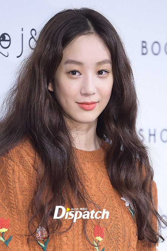 Sooyoung mặc sến, Hyomin khoe chân dài bất tận dự show tại Tuần lễ thời trang Seoul - Ảnh 25.