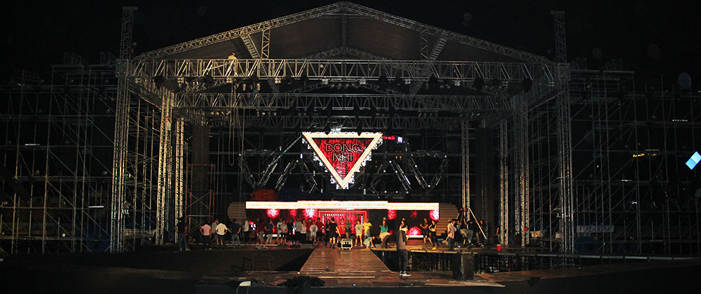 Đông Nhi cùng ê-kíp chạy sân khấu cho liveshow đến 4 giờ sáng - Ảnh 12. Đông Nhi cùng ê-kíp chạy sân khấu cho liveshow đến 4 giờ sáng - Ảnh 12.