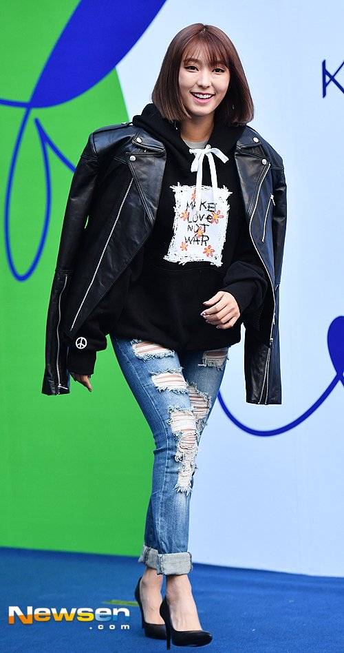 Sooyoung mặc sến, Hyomin khoe chân dài bất tận dự show tại Tuần lễ thời trang Seoul - Ảnh 20.