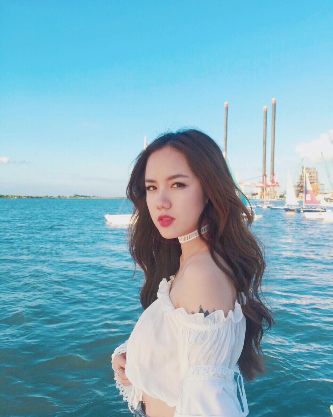 6 combo áo & vòng cổ đang được con gái Việt diện đi diện lại - Ảnh 3. 6 combo áo & vòng cổ đang được con gái Việt diện đi diện lại - Ảnh 3.