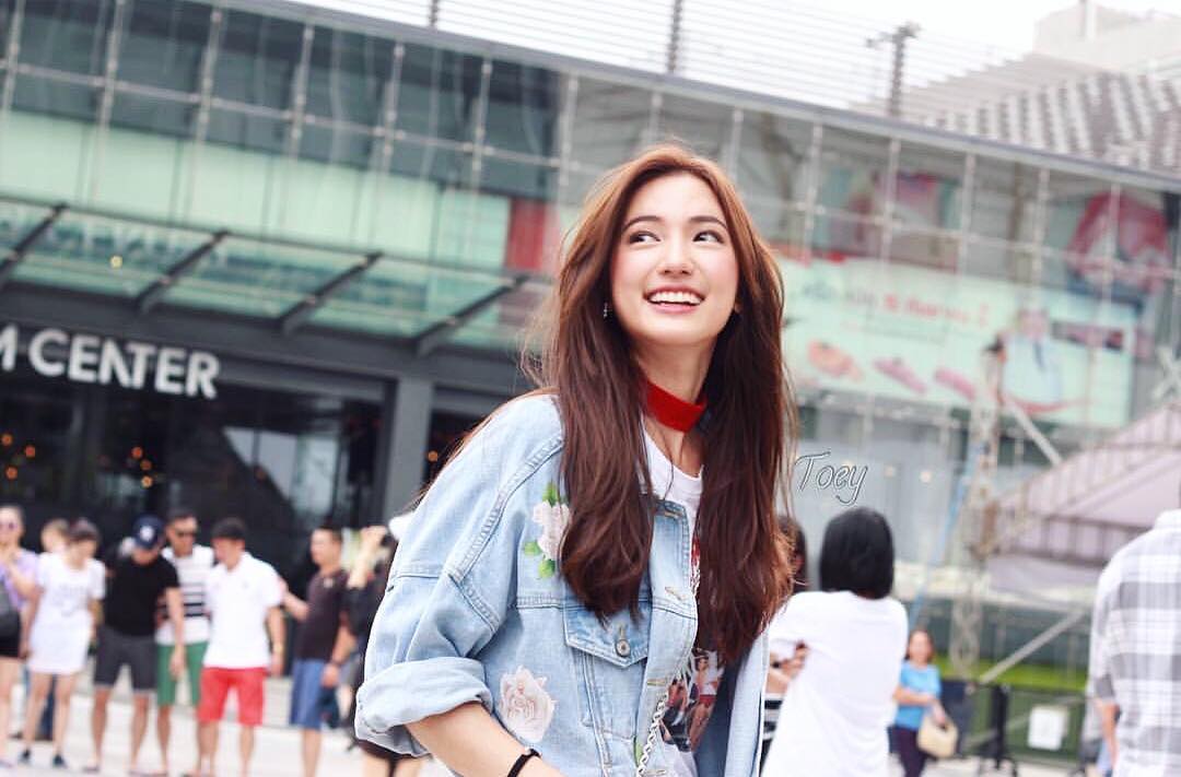 Giáng sinh không lạnh thì diện gì cho ra chất lễ hội bây giờ? Dễ lắm cứ theo 7 gợi ý này là xong ngay! - Ảnh 4. Giáng sinh không lạnh thì diện gì cho ra chất lễ hội bây giờ? Dễ lắm cứ theo 7 gợi ý này là xong ngay! - Ảnh 4.