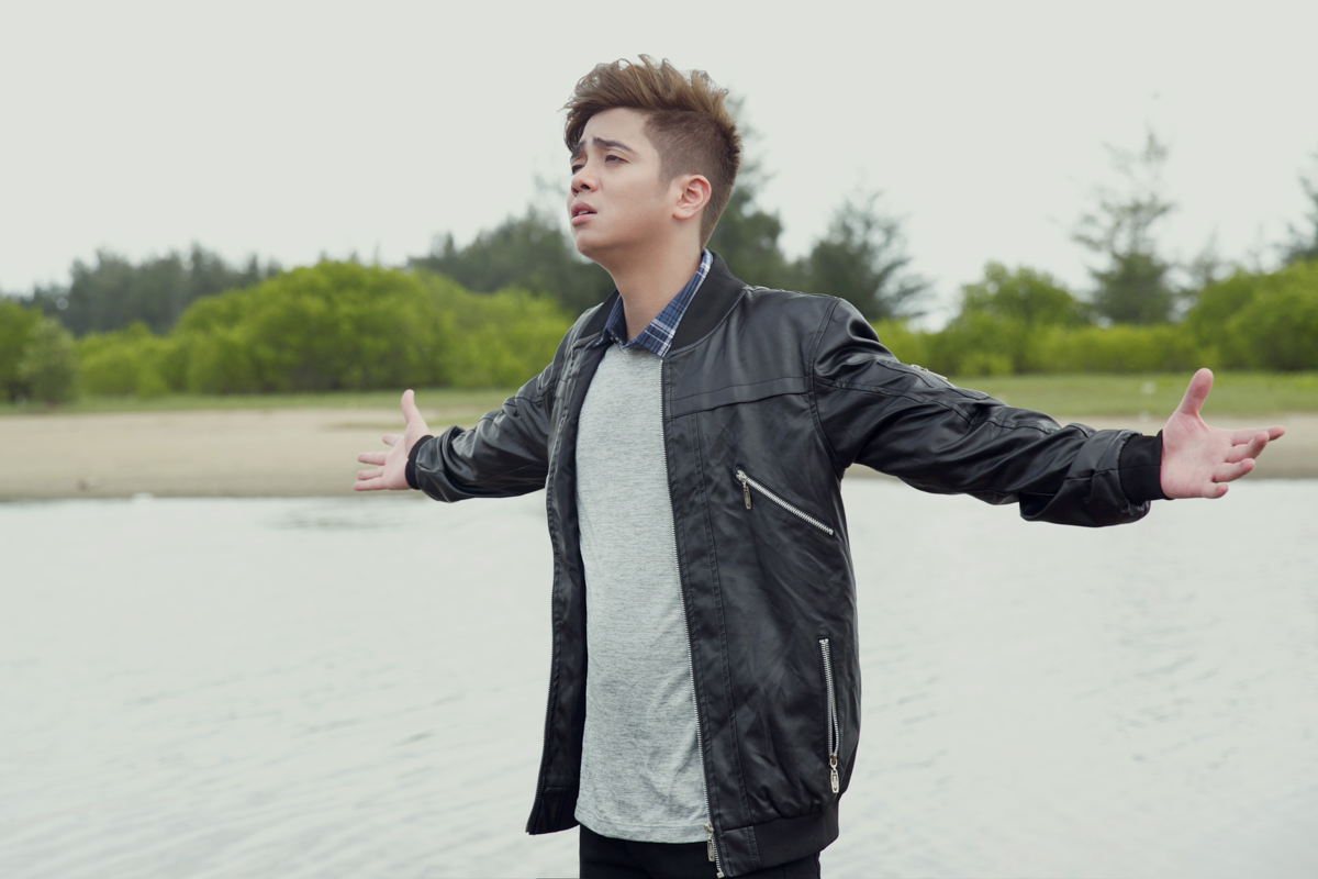 Bùi Anh Tuấn nhập tâm diễn cảnh khóc sướt mướt cùng người yêu - Ảnh 1. Bùi Anh Tuấn nhập tâm diễn cảnh khóc sướt mướt cùng người yêu - Ảnh 1.