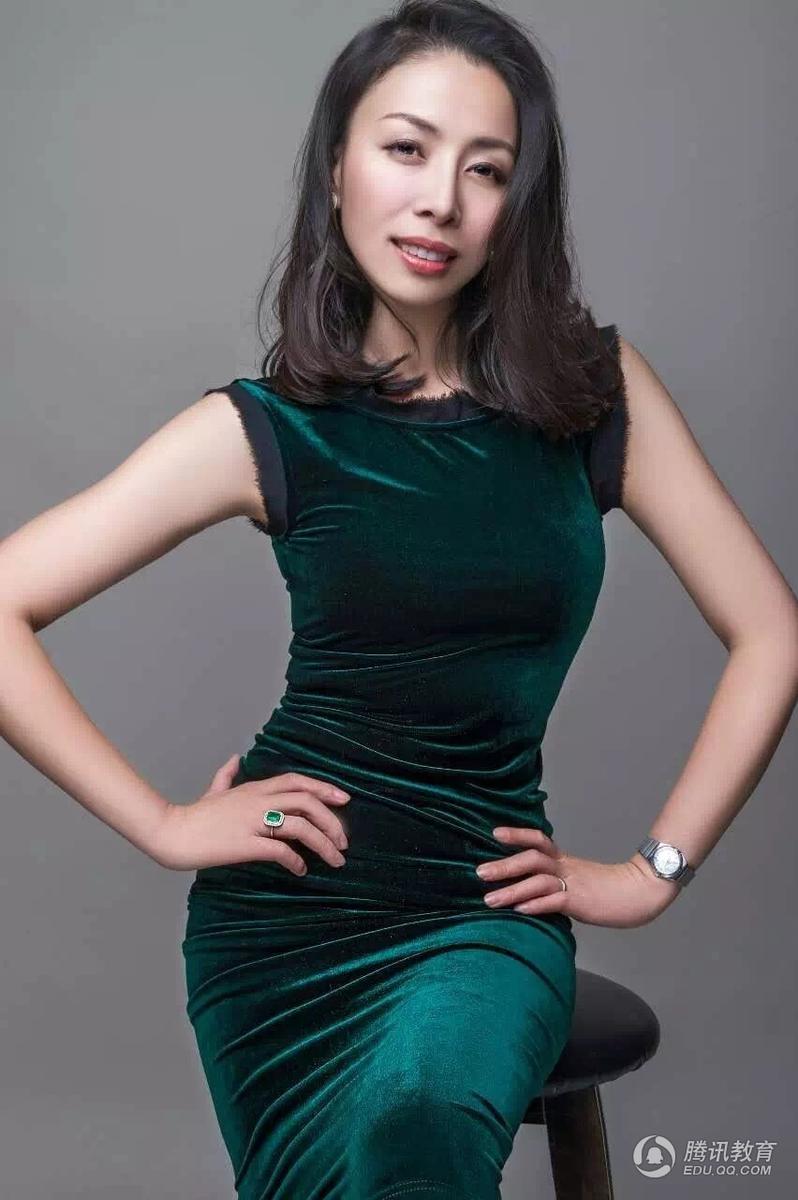 Nếu trường nào cũng có hội giáo viên xinh đẹp thế này thì chắc chẳng có học sinh nào trốn học đâu nhỉ! - Ảnh 2. Nếu trường nào cũng có hội giáo viên xinh đẹp thế này thì chắc chẳng có học sinh nào trốn học đâu nhỉ! - Ảnh 2.