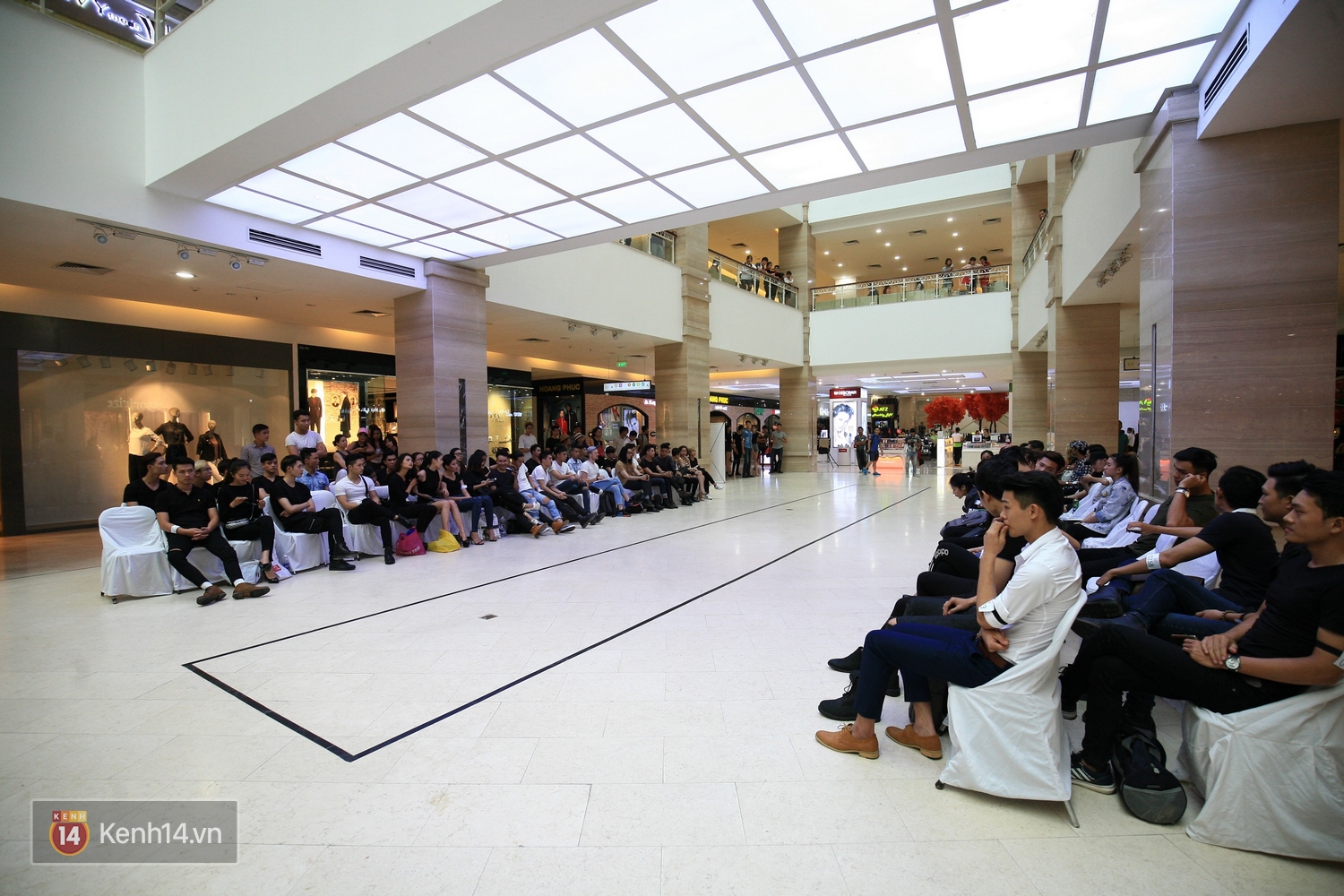 Vietnam International Fashion Week rục rịch tuyển mẫu, chuẩn bị tổ chức tại Hà Nội - Ảnh 2. Vietnam International Fashion Week rục rịch tuyển mẫu, chuẩn bị tổ chức tại Hà Nội - Ảnh 2.