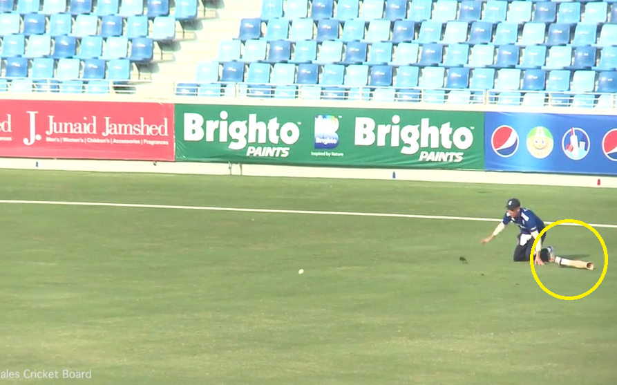 Rơi chân giả vẫn chiến tiếp, không phải ai cũng có ý chí tuyệt vời như VĐV khuyết tật này! - Ảnh 3. Rơi chân giả vẫn chiến tiếp, không phải ai cũng có ý chí tuyệt vời như VĐV khuyết tật này! - Ảnh 3.