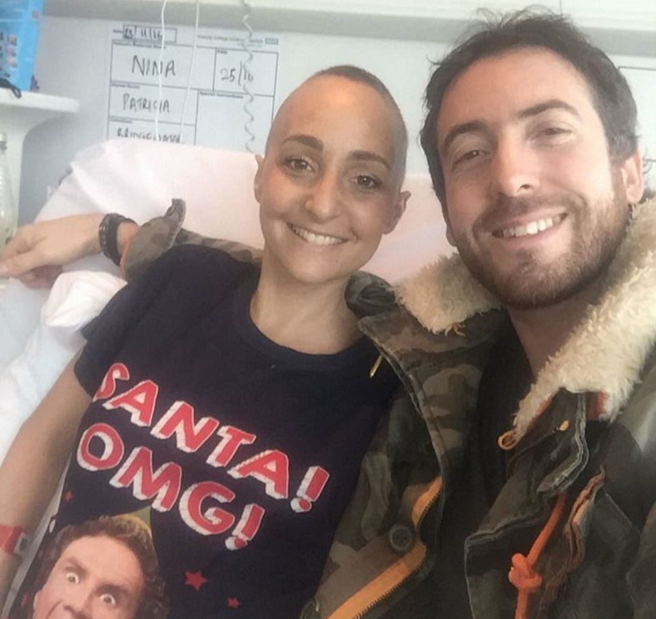 Ước mơ dang dở của người chồng chỉ muốn tặng quà Giáng sinh cho cô vợ mắc bệnh ung thư - Ảnh 1. Ước mơ dang dở của người chồng chỉ muốn tặng quà Giáng sinh cho cô vợ mắc bệnh ung thư - Ảnh 1.