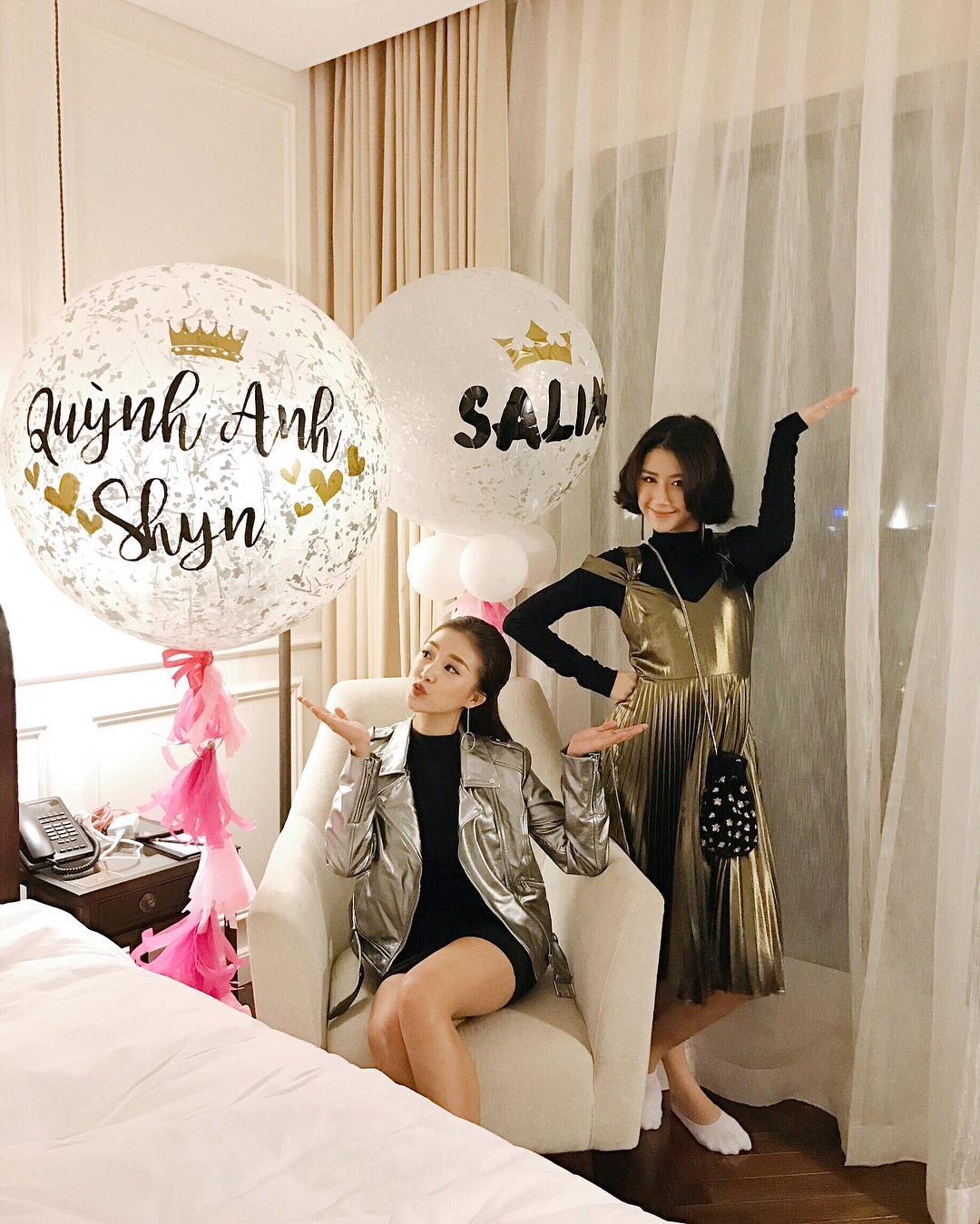 Giáng sinh không lạnh thì diện gì cho ra chất lễ hội bây giờ? Dễ lắm cứ theo 7 gợi ý này là xong ngay! - Ảnh 6. Giáng sinh không lạnh thì diện gì cho ra chất lễ hội bây giờ? Dễ lắm cứ theo 7 gợi ý này là xong ngay! - Ảnh 6.